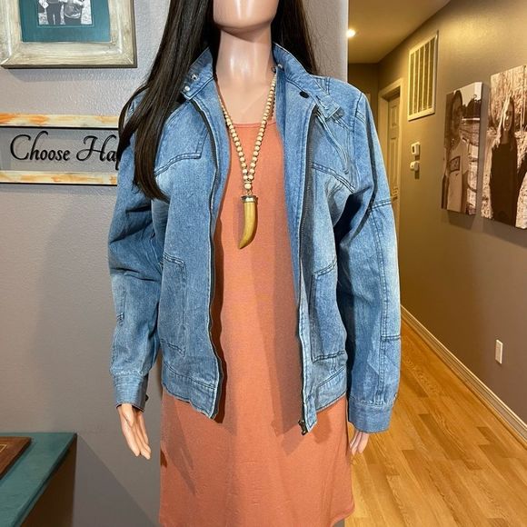 Jackets & Blazers - Zip front denim jean jacket w zip pockets